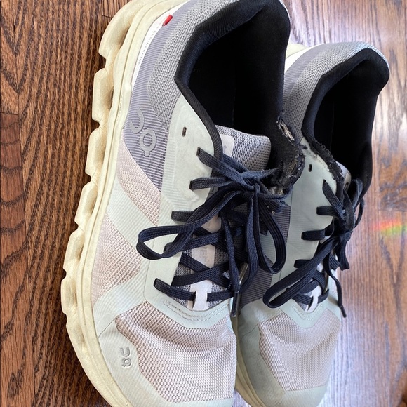 On Running Cloudrunner sneakers, size 8. Distressed areas shown in pictures - Picture 6 of 13